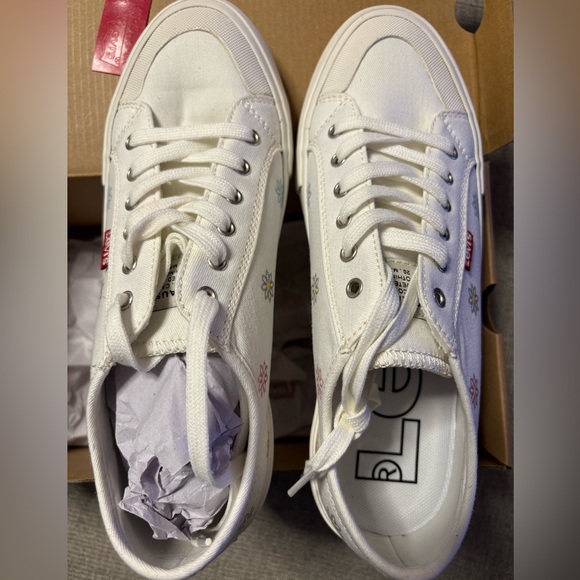 Levi's Women’s size 8 Anika Slip on Shoes NWOT - Picture 3 of 11